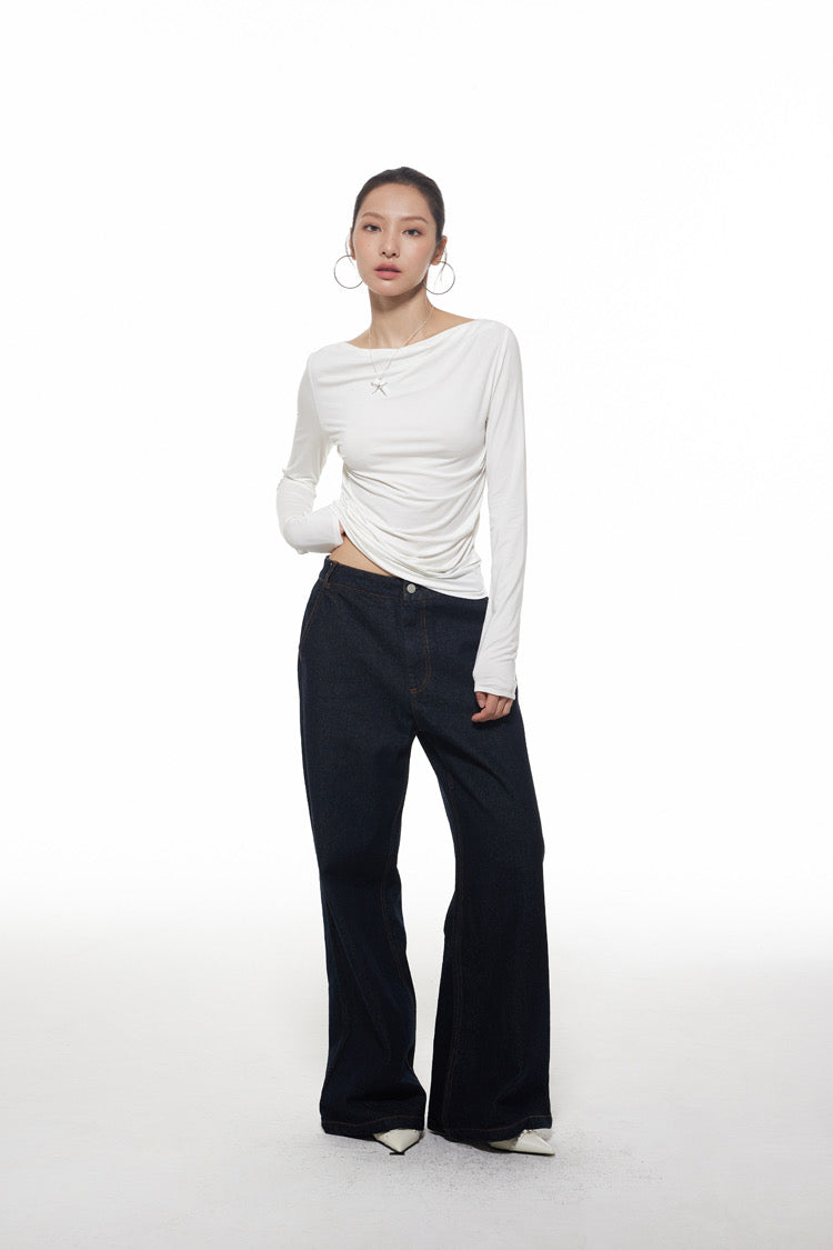 Enganliegendes Langarmshirt mit großem Ausschnitt - Lonissa