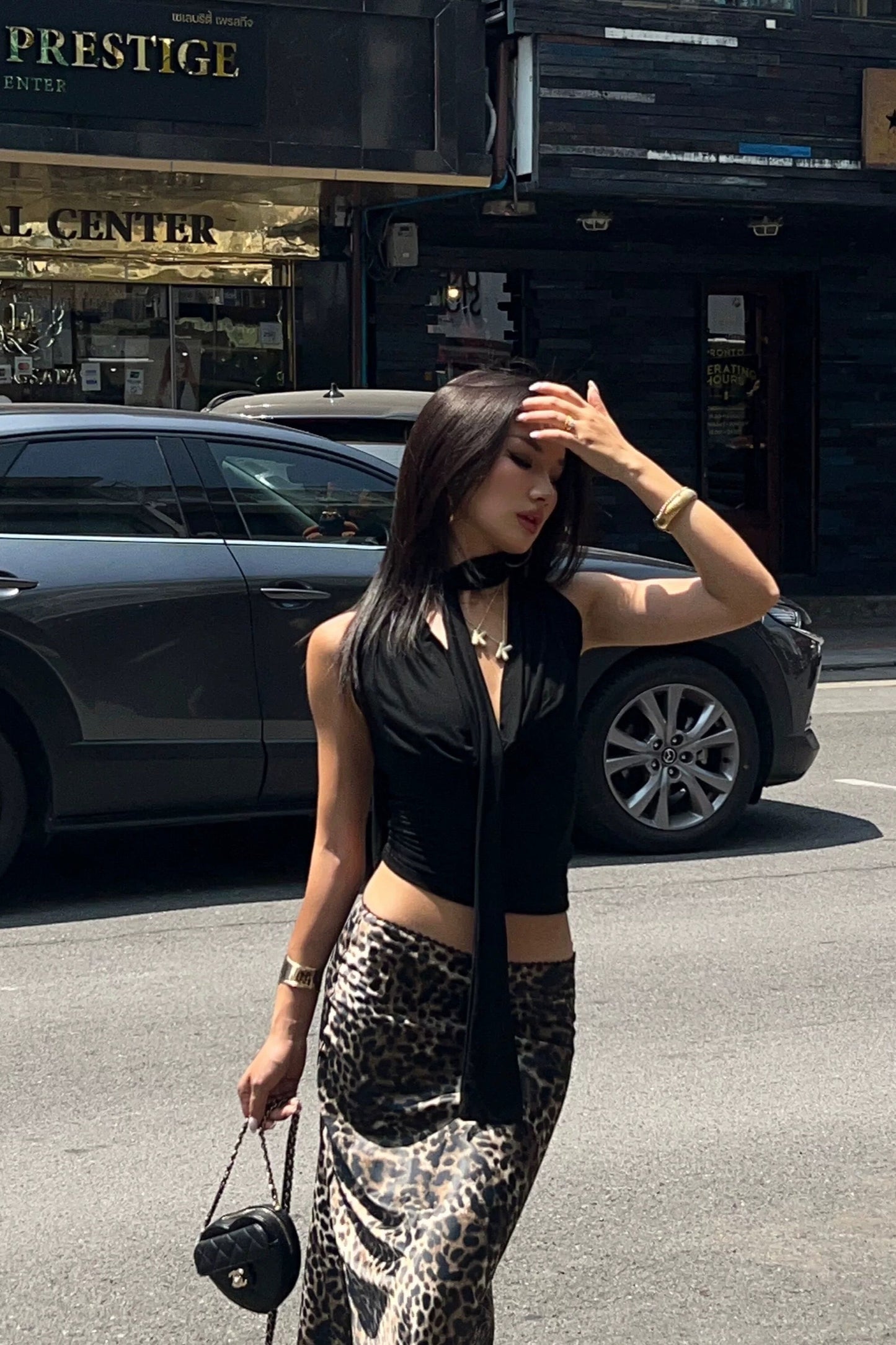 Asymmetrisches-Top mit Schal-Detail - Lonissa